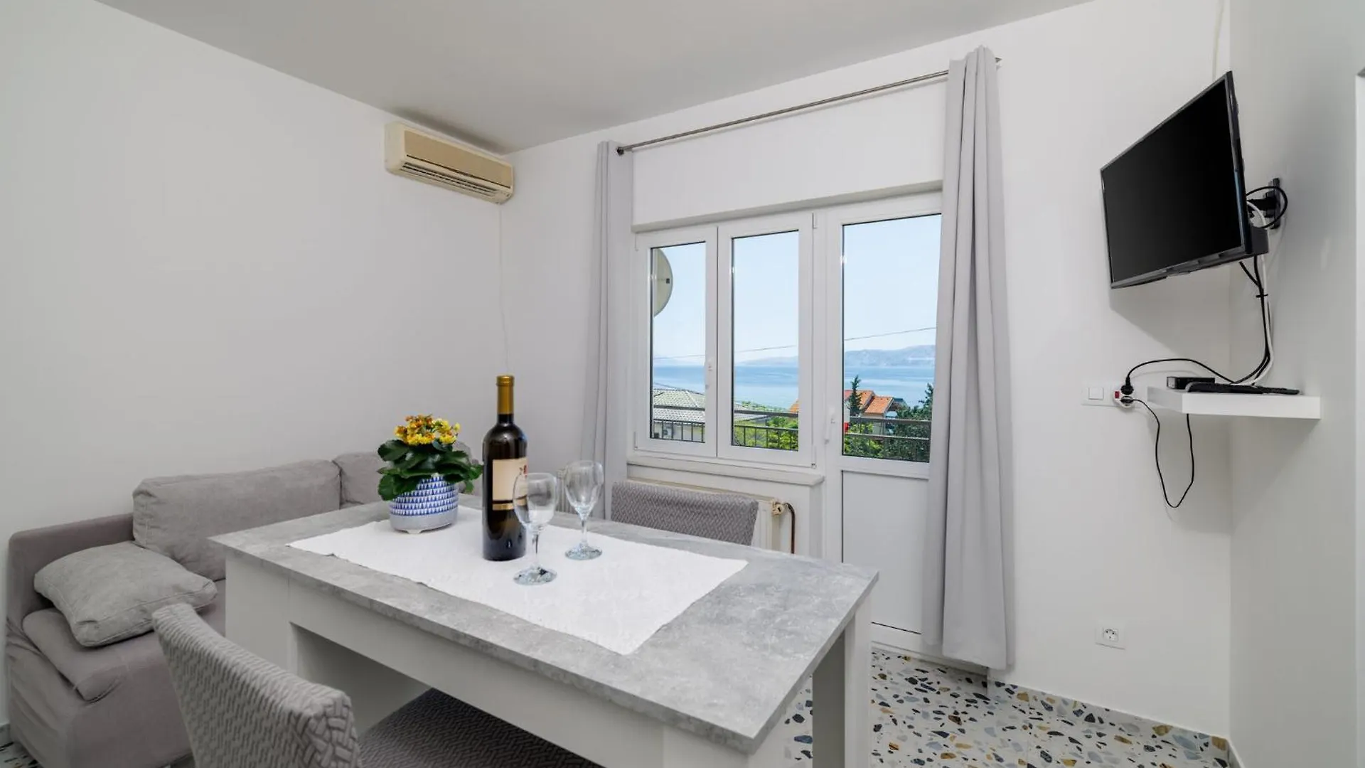Nena Novi Vinodolski Apartment
